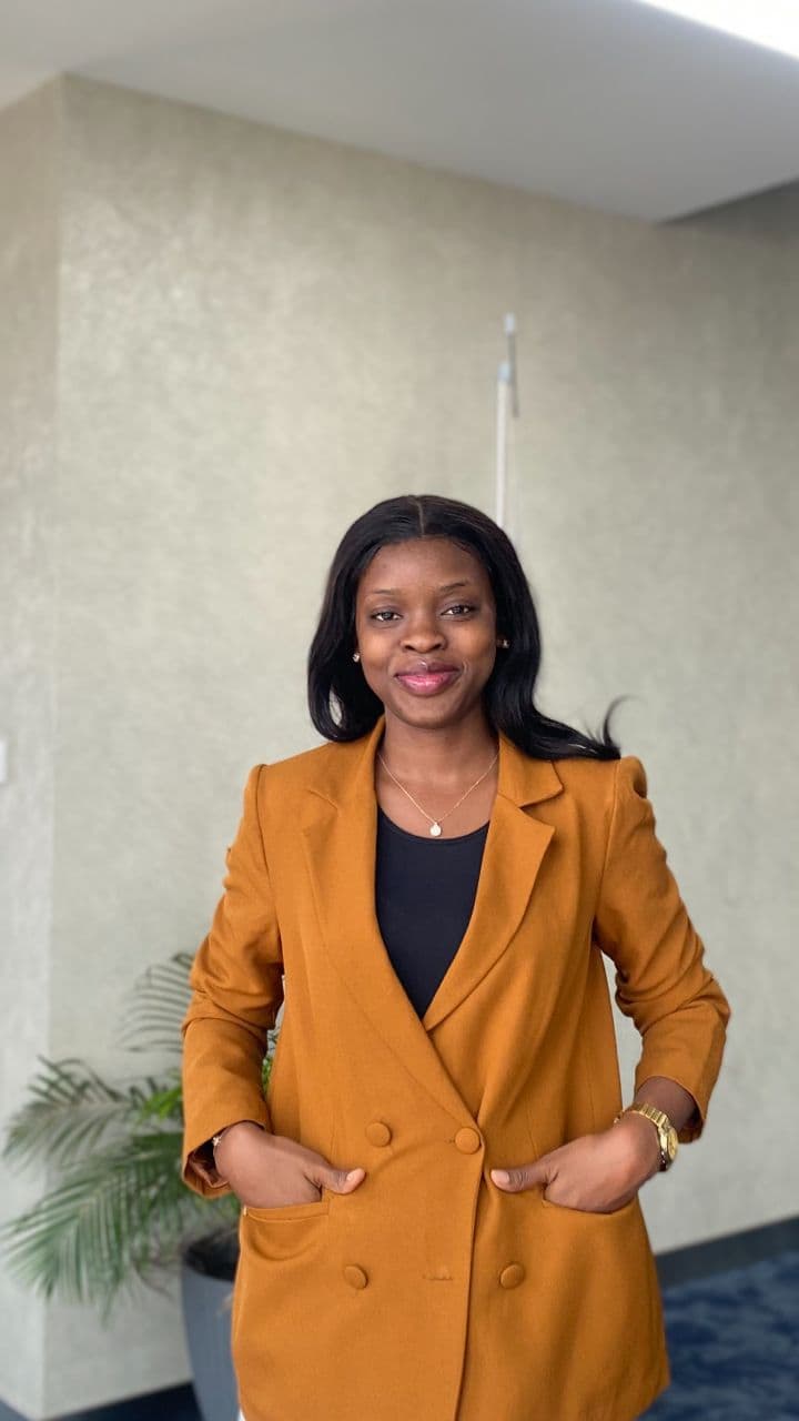 Esther  ISSOMBO